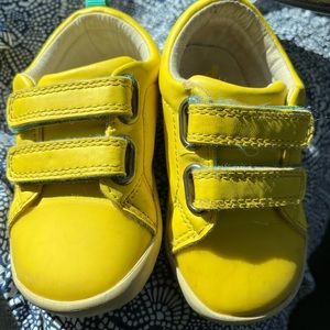 Ten little toddler shoes
